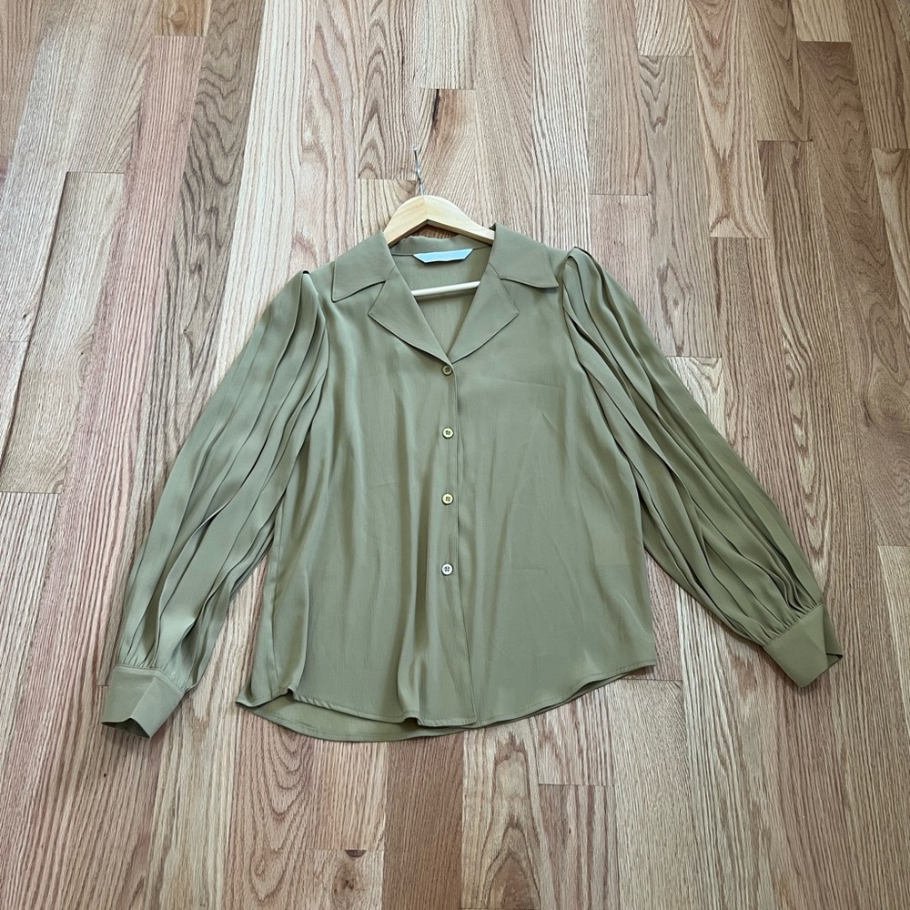 Puffed Shoulder Top - Picture 12 of 12